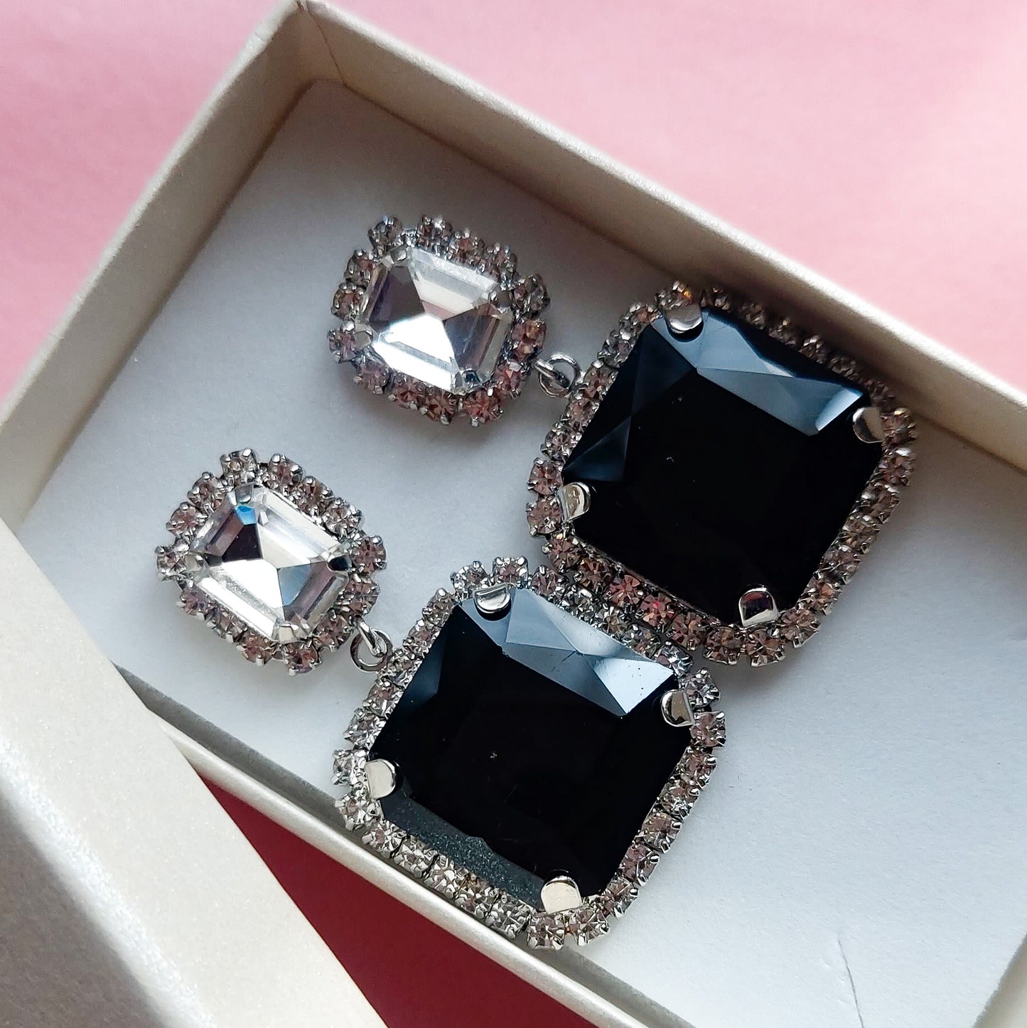 ARIEL SQUARE - Orecchini pendenti con pietre sfaccettate e Cubic Zirconia