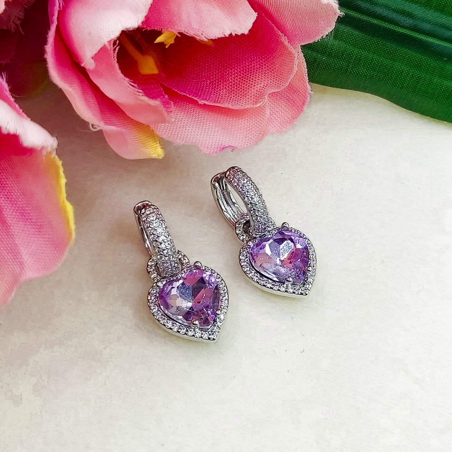 AURORA HOOPS ~ Orecchini mini cerchi zirconati FULL in Cubic Zirconia a forma di cuore