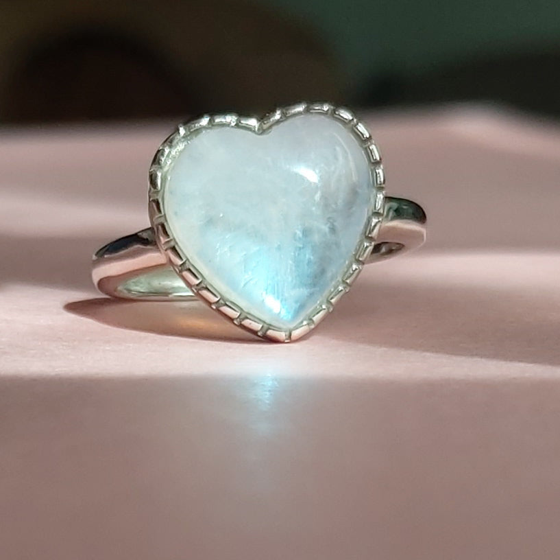 DEVA HEART Argento 925 ~ Anello regolabile in Pietra di Luna a cuore - Moonstone naturale