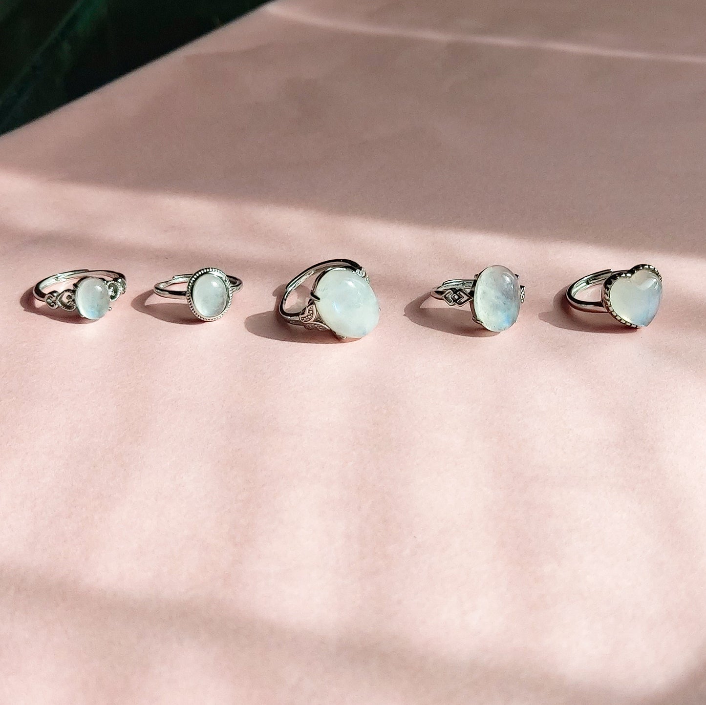DEVA HEART Argento 925 ~ Anello regolabile in Pietra di Luna a cuore - Moonstone naturale