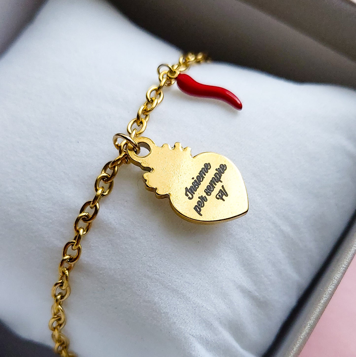 SACRED LUCKY ~ Bracciale ACCIAIO INOSSIDABILE con cuore sacro e cornetto