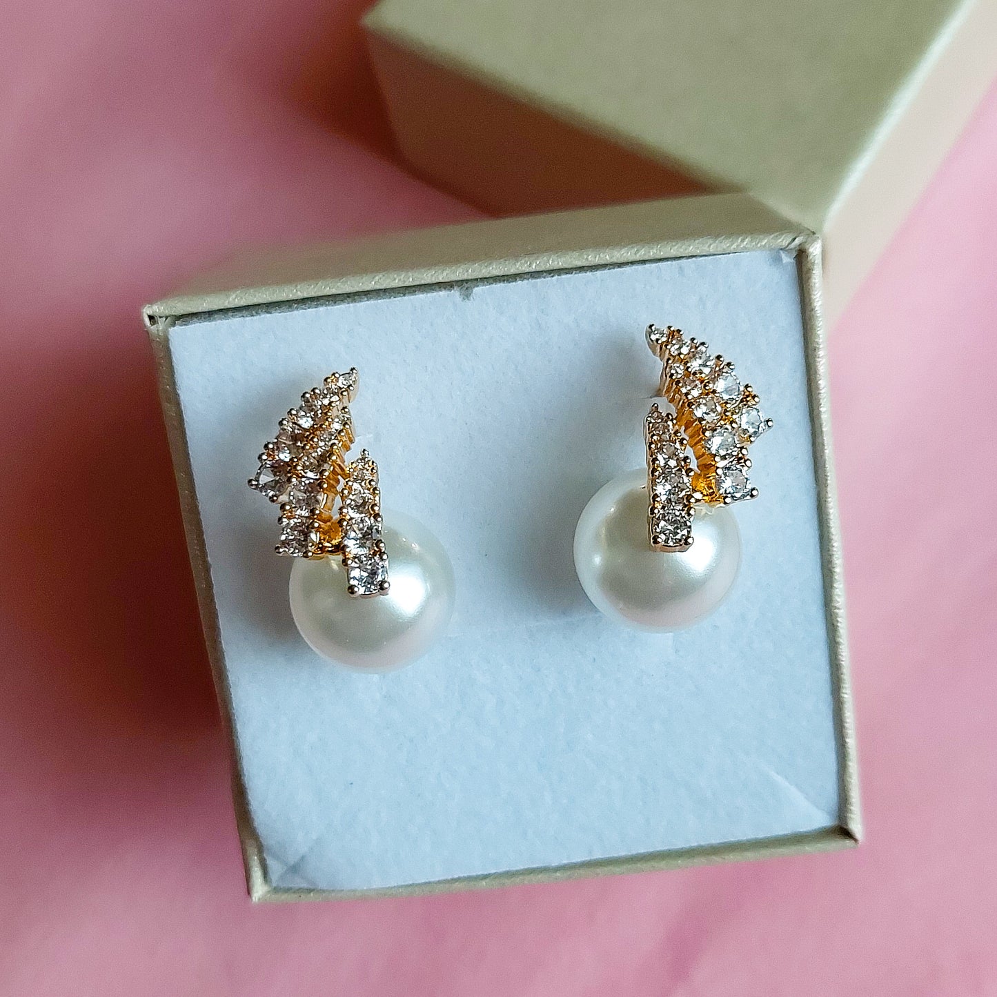 EDITH ~ orecchini bottone con perla retró + accessorio zirconato