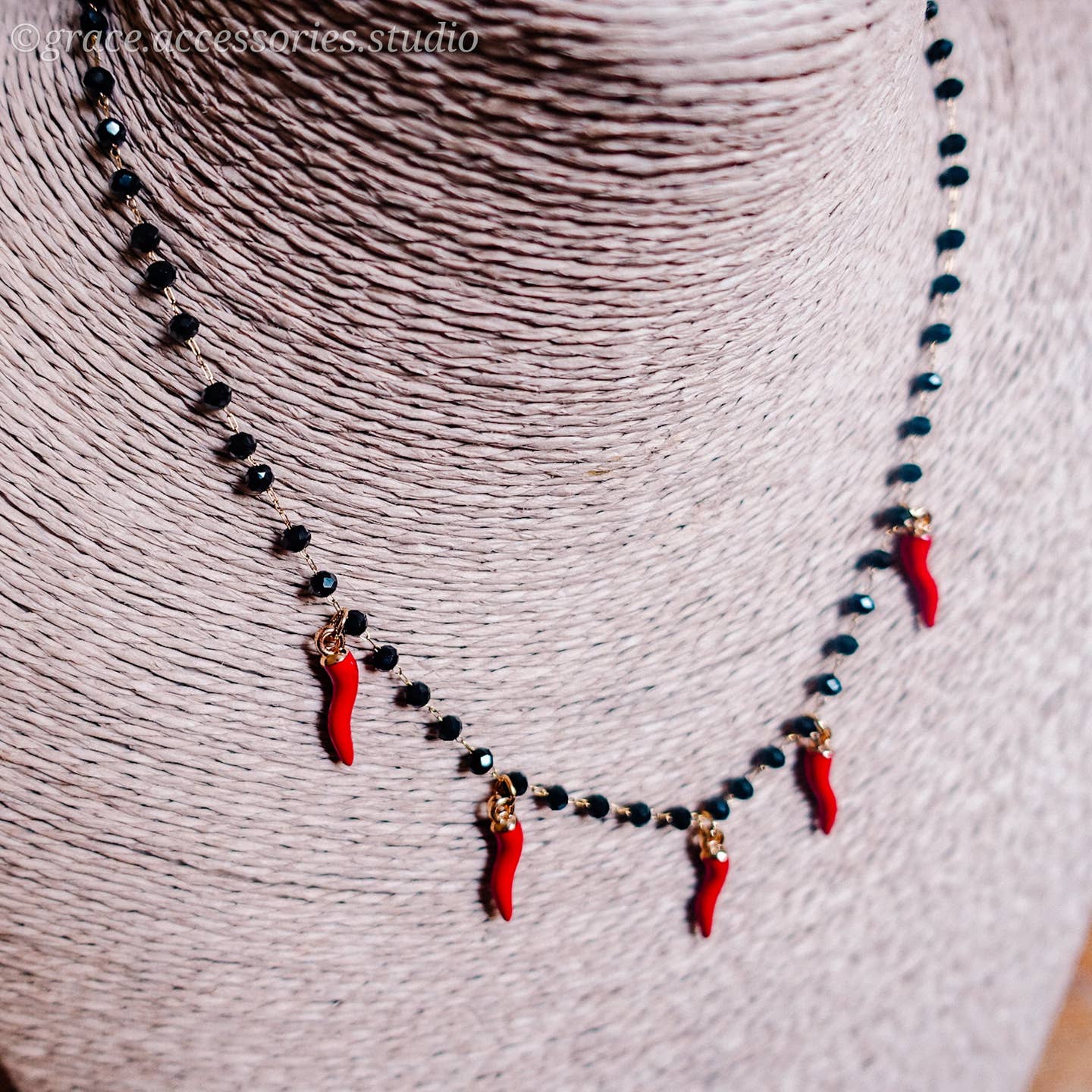 LUCKY Horns ~ ACCIAIO INOSSIDABILE - Collana rosario in cristallo con cornetti rossi portafortuna