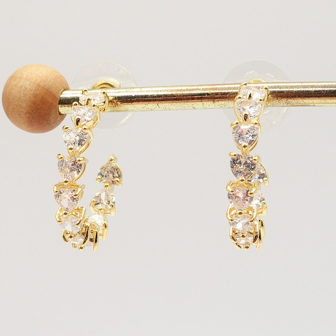 CHERIE - HOOPS 2.5 cm -orecchini a cerchio con zirconi a cuore