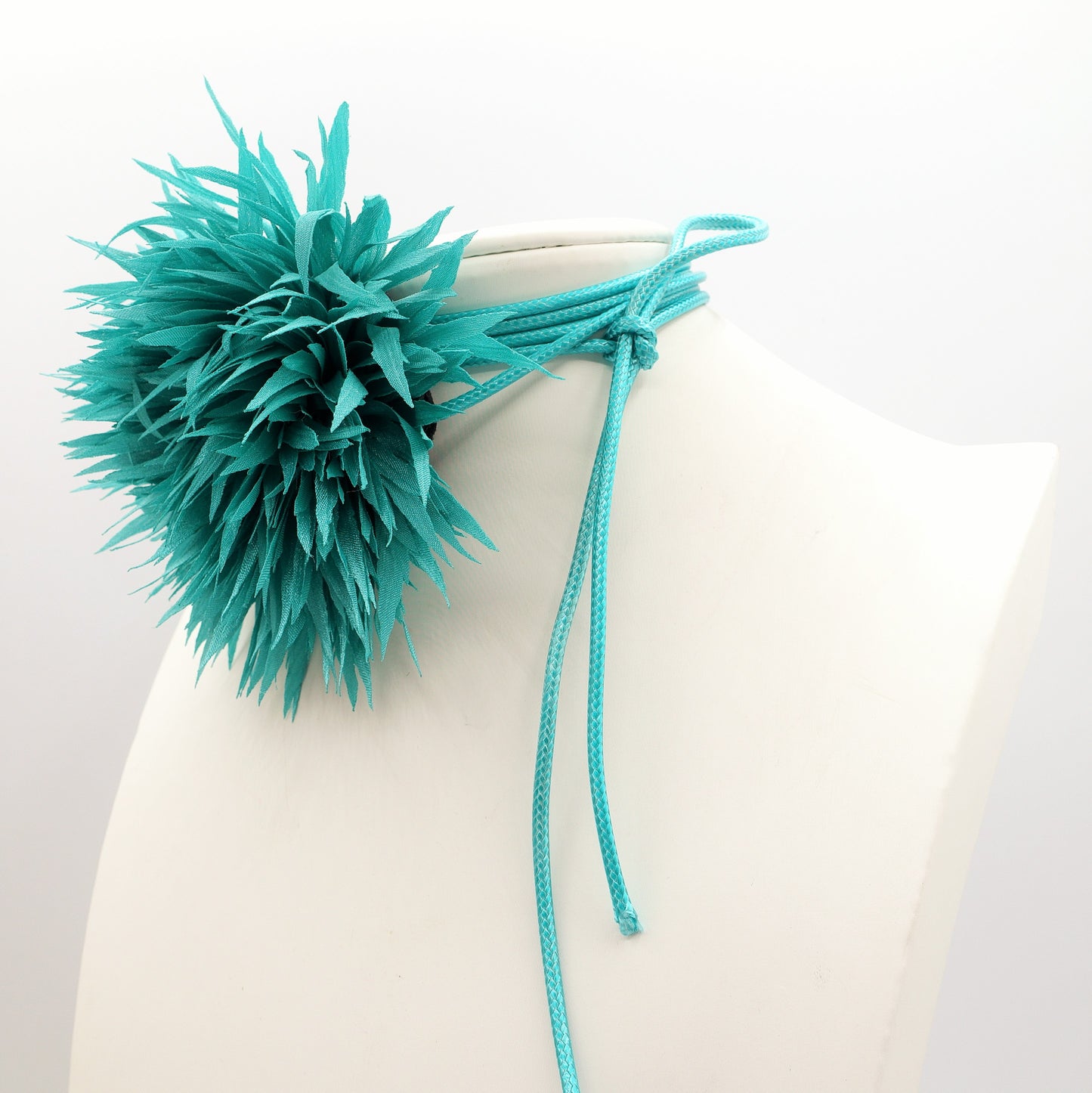 SIVIGLIA - Collana con maxi fiore in organza e cordino