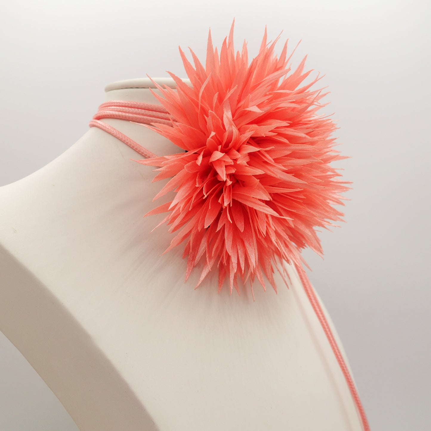 SIVIGLIA - Collana con maxi fiore in organza e cordino