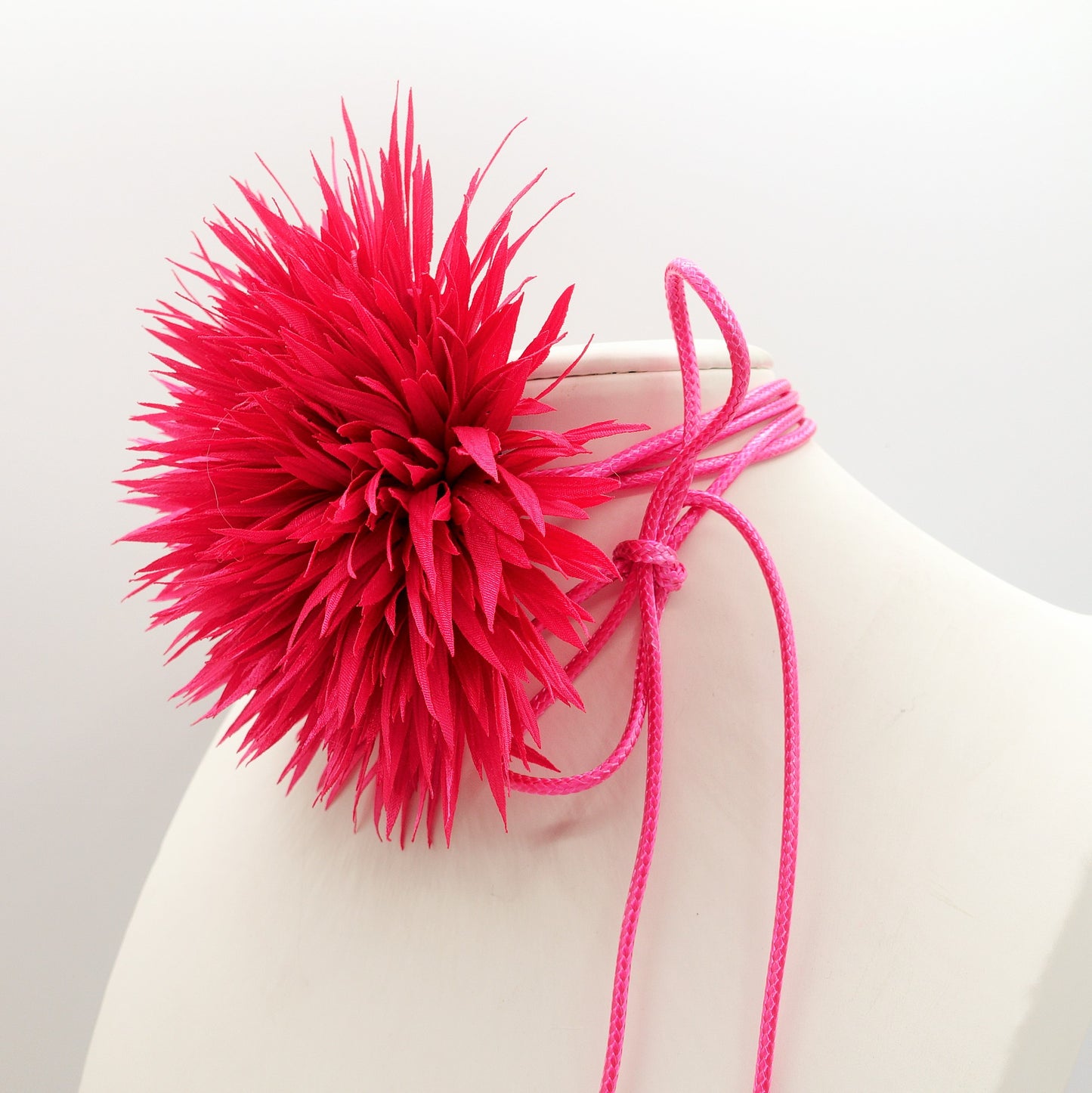 SIVIGLIA - Collana con maxi fiore in organza e cordino