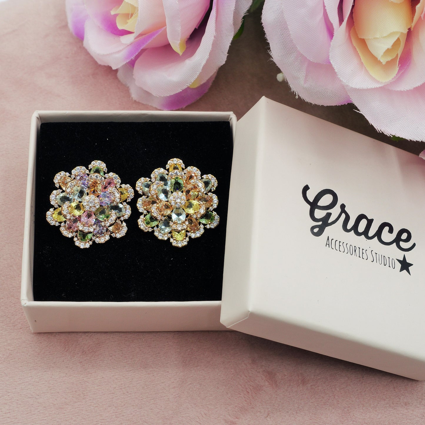 CAMELIA ~ orecchini bottone con fiore zirconato in cubic zirconia