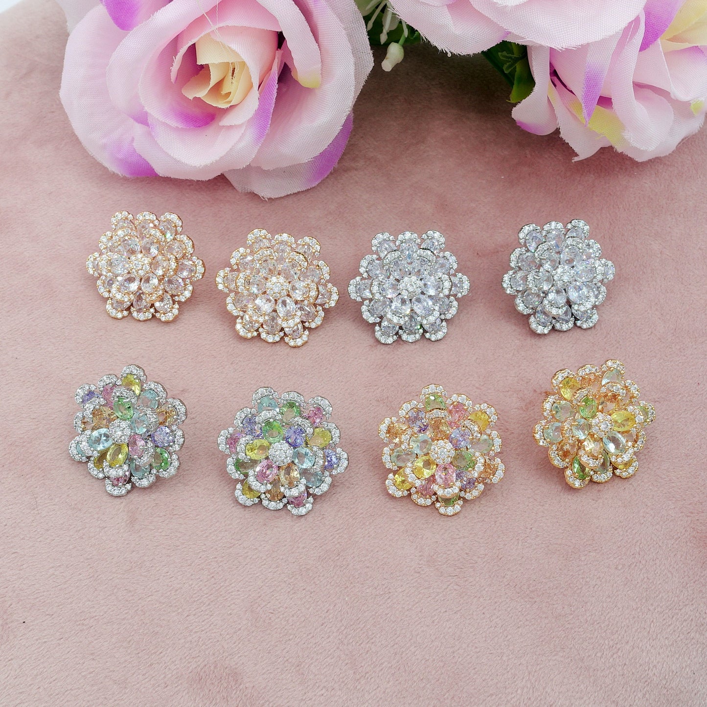 CAMELIA ~ orecchini bottone con fiore zirconato in cubic zirconia