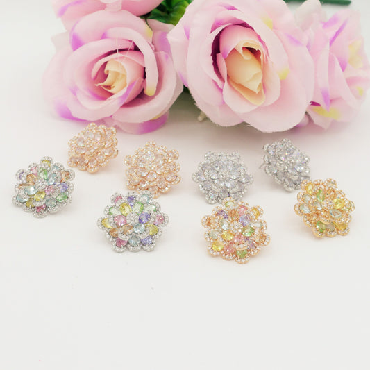 CAMELIA ~ orecchini bottone con fiore zirconato in cubic zirconia