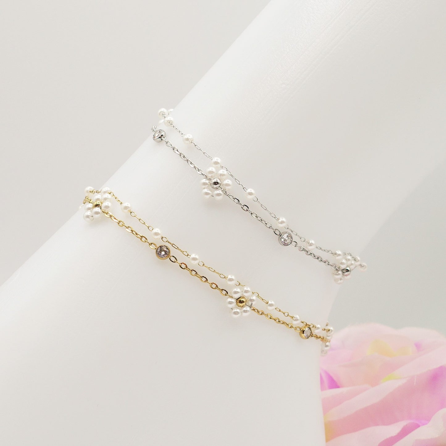 DAISY PEARLS ~ ACCIAIO INOSSIDABILE ~ Cavigliera con fiori, zirconi e perline