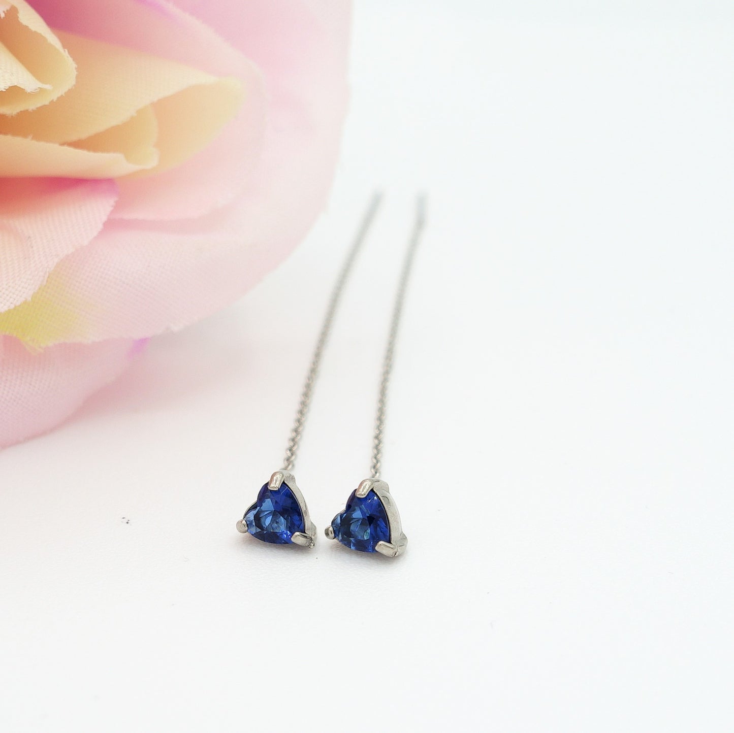 SHINY CUORE Rainbow - Acciaio inossidabile ~ PAIO Orecchini filo pendenti con cubic zirconia a cuore - Saliscendi -