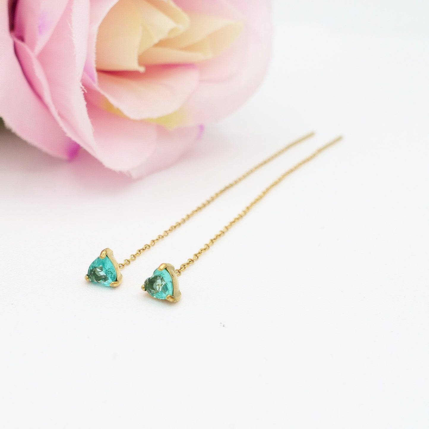SHINY CUORE Rainbow - Acciaio inossidabile ~ PAIO Orecchini filo pendenti con cubic zirconia a cuore - Saliscendi -