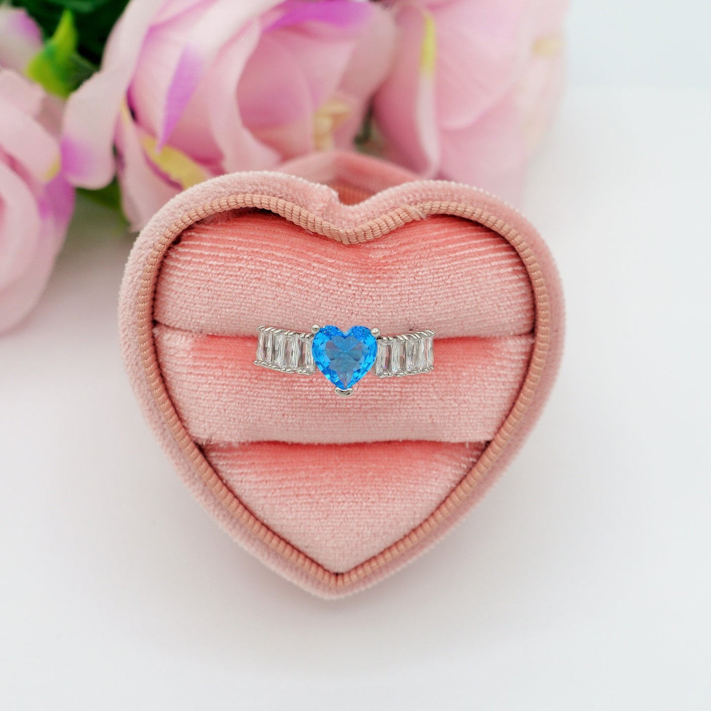 JULIANNE BIG HEART ~ Anello in cubic zirconia taglio baguette e cuore