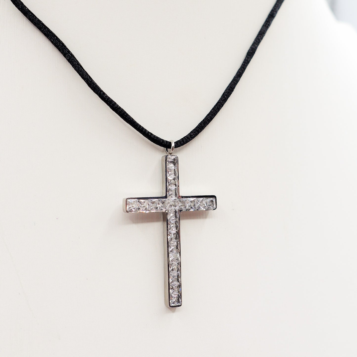 FANNY FLUO - ACCIAIO INOSSIDABILE - Collana cordino seta con croce zirconata