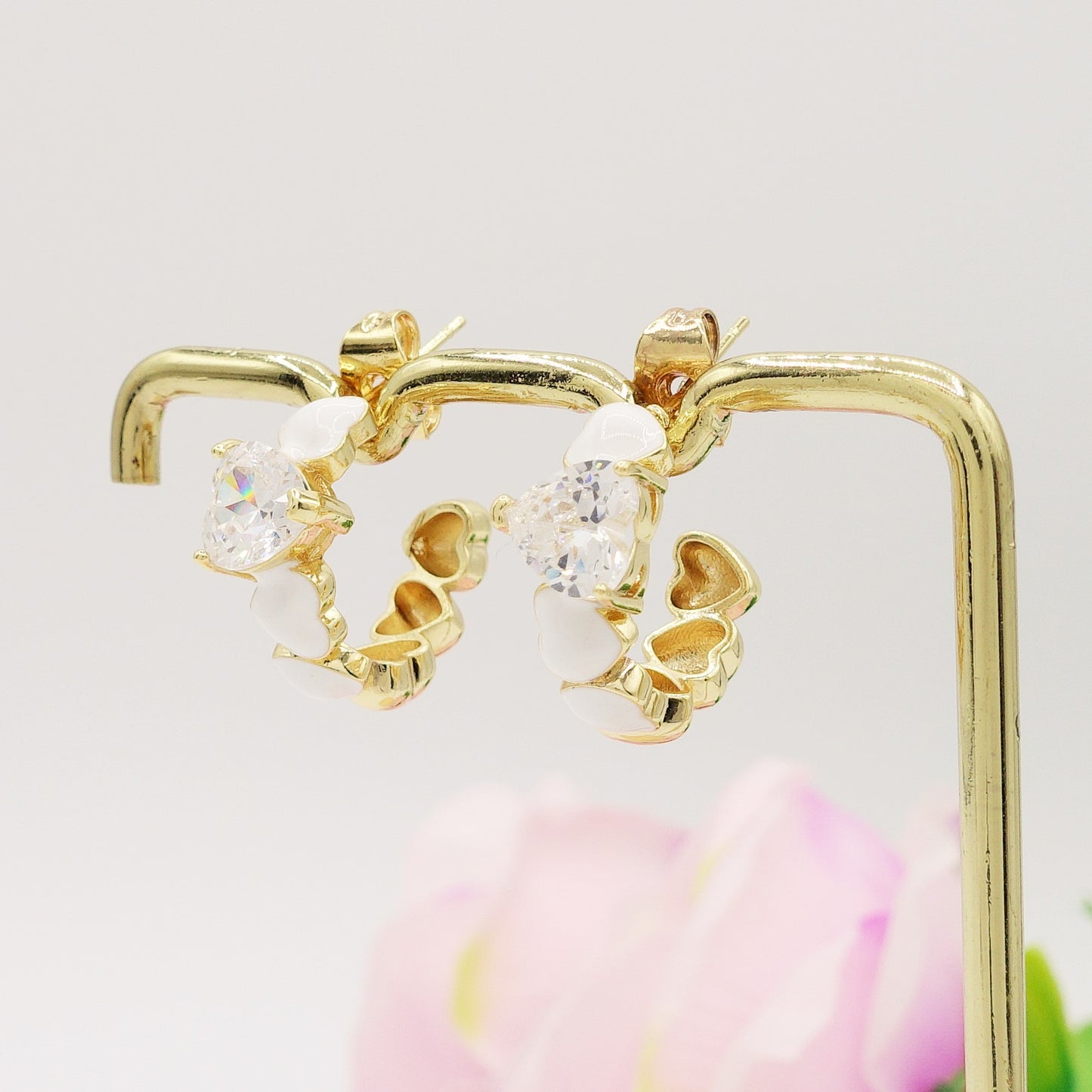 CLAIRE hoops COLOURS - PAIO Orecchini a cerchio con cuoricini bombè smaltati e Cubic Zirconia a forma di cuore