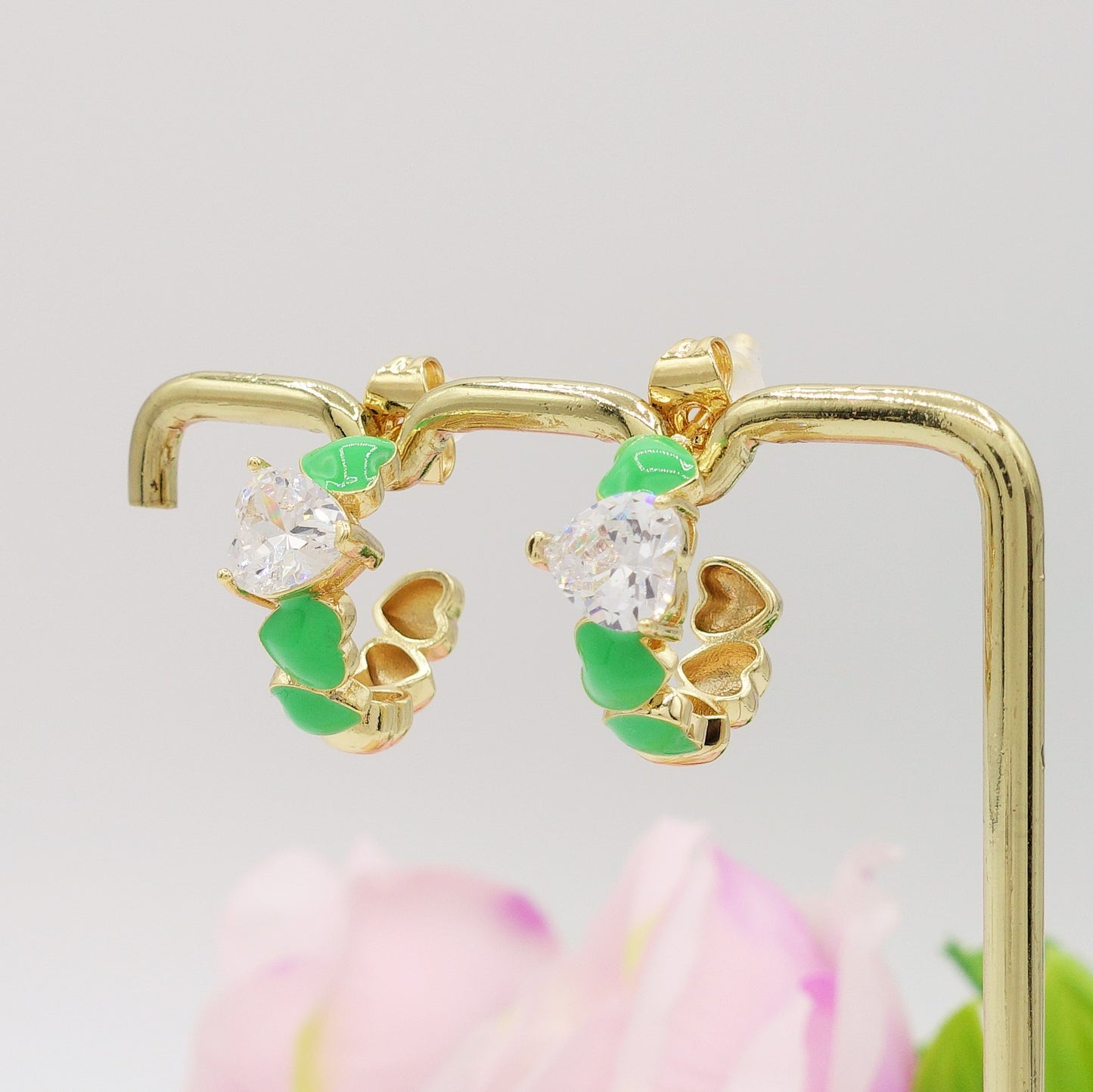 CLAIRE hoops COLOURS - PAIO Orecchini a cerchio con cuoricini bombè smaltati e Cubic Zirconia a forma di cuore