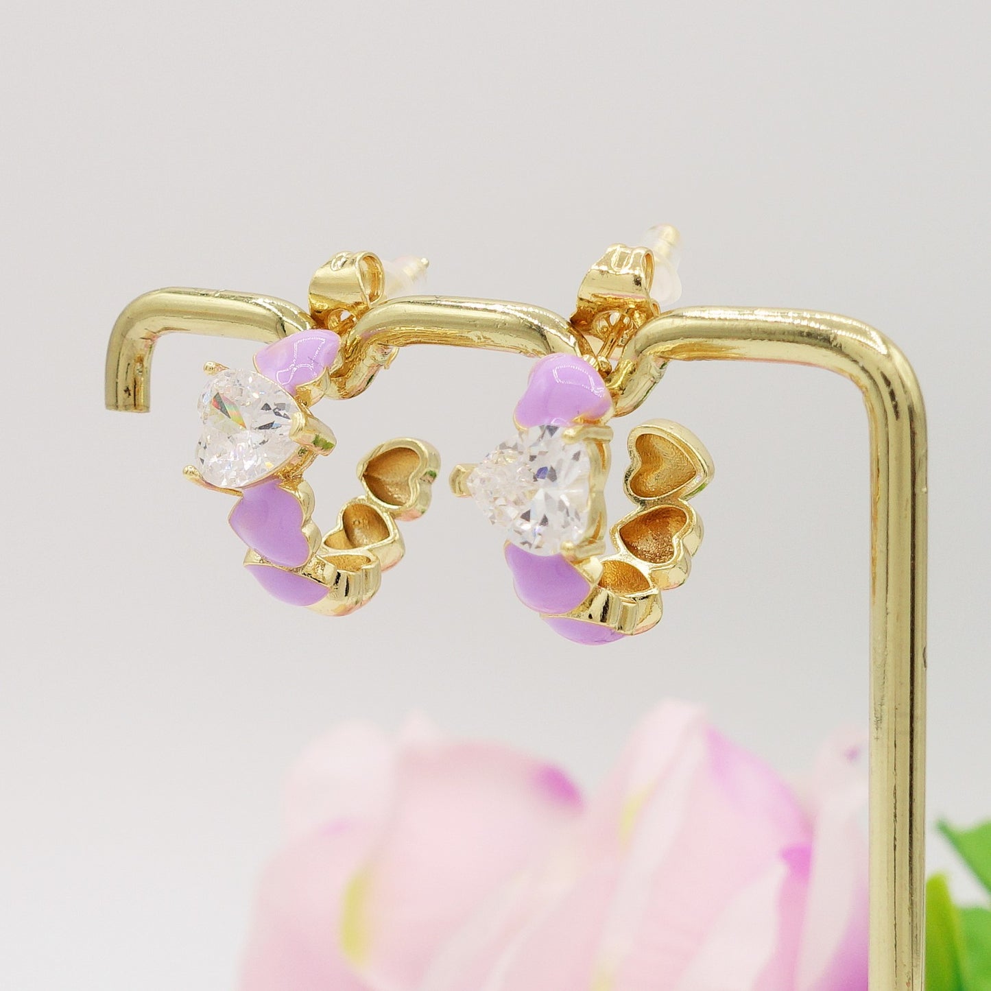 CLAIRE hoops COLOURS - PAIO Orecchini a cerchio con cuoricini bombè smaltati e Cubic Zirconia a forma di cuore