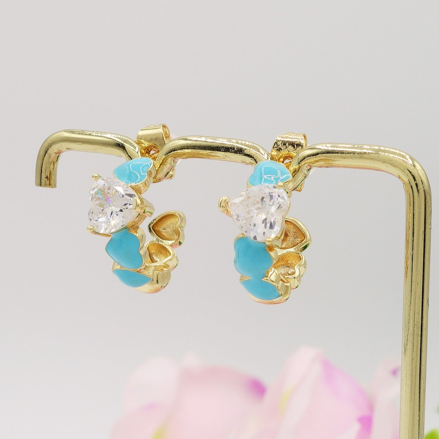 CLAIRE hoops COLOURS - PAIO Orecchini a cerchio con cuoricini bombè smaltati e Cubic Zirconia a forma di cuore
