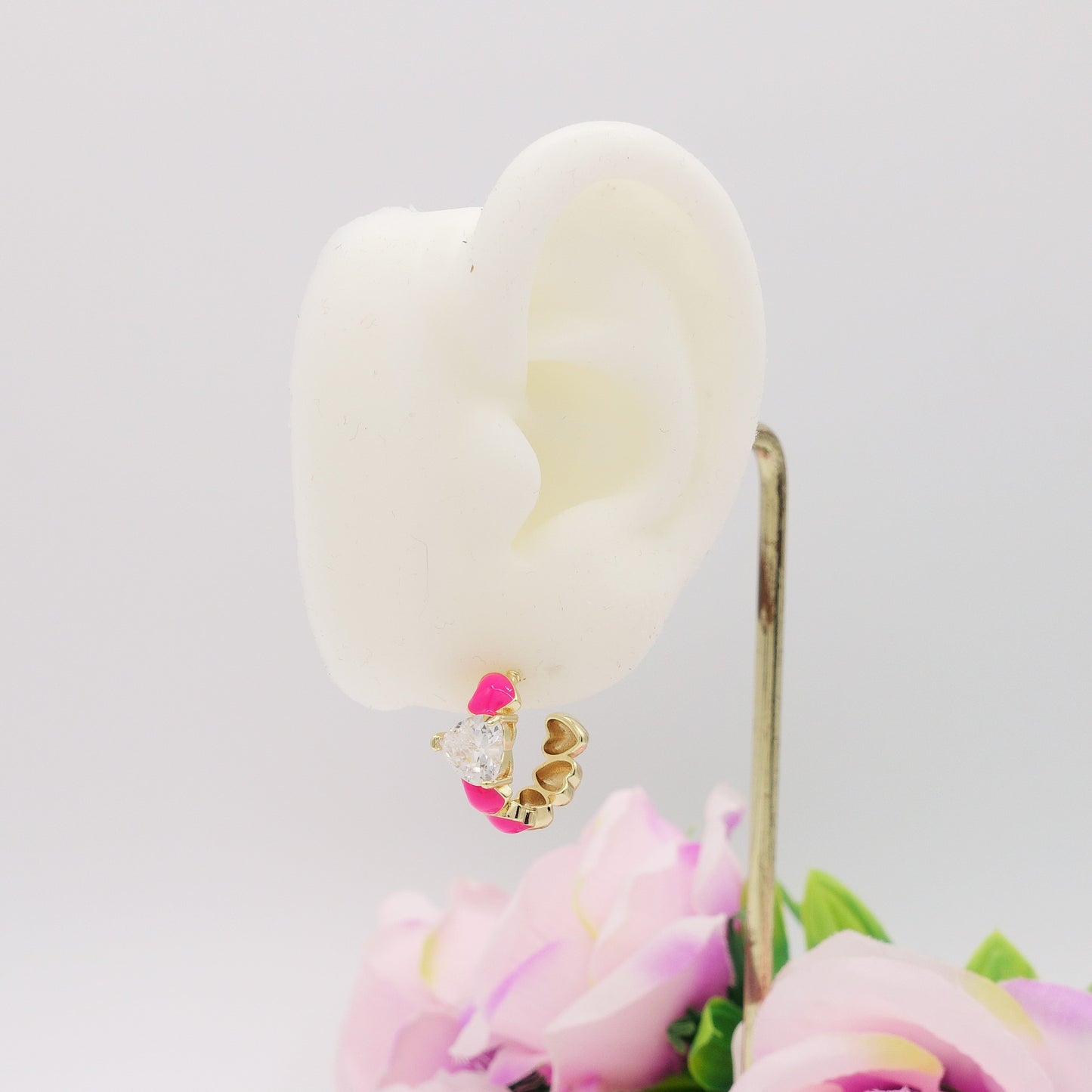 CLAIRE hoops COLOURS - PAIO Orecchini a cerchio con cuoricini bombè smaltati e Cubic Zirconia a forma di cuore