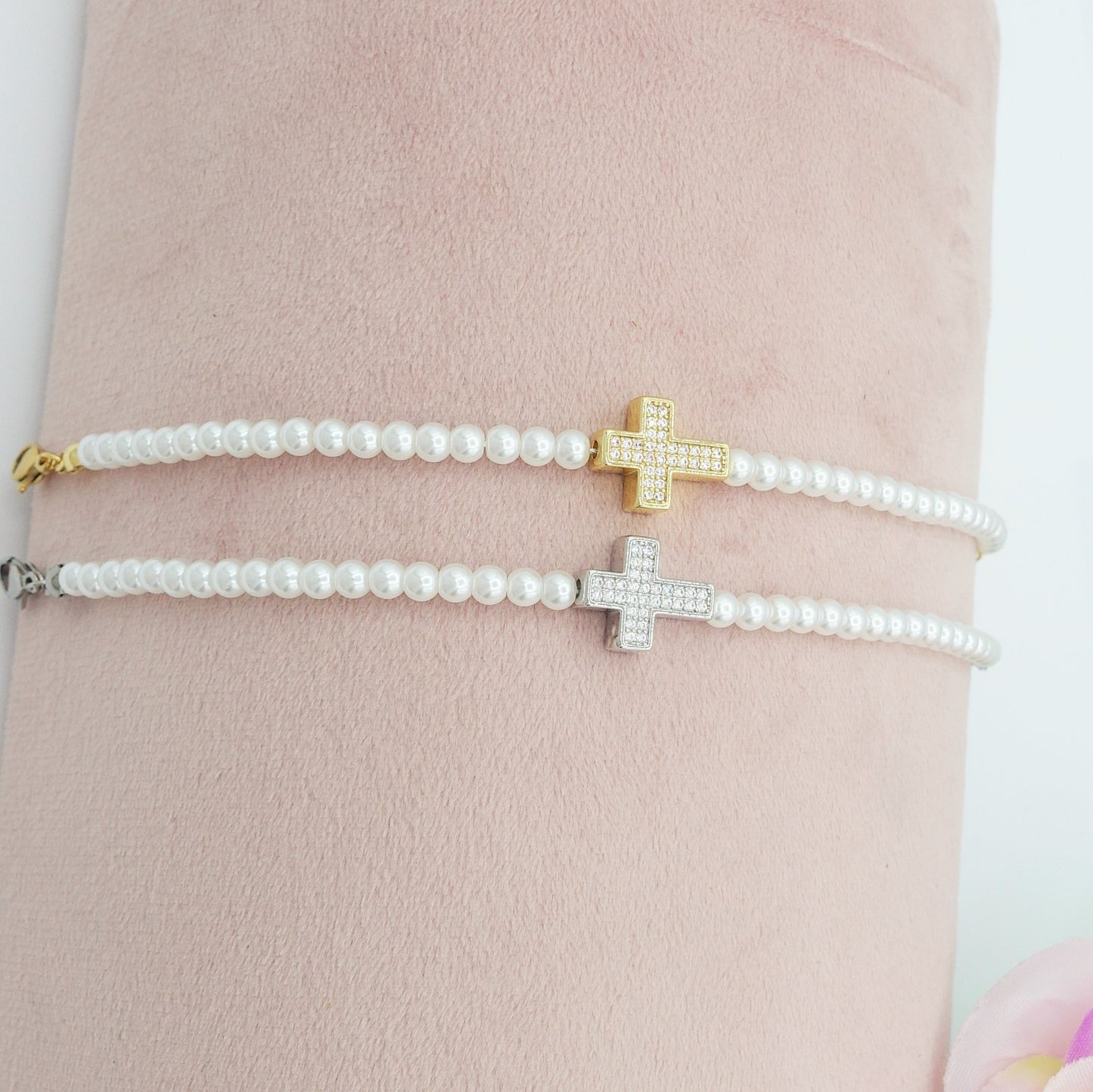 REBECCA CROSS - Bracciale perle con croce zirconata