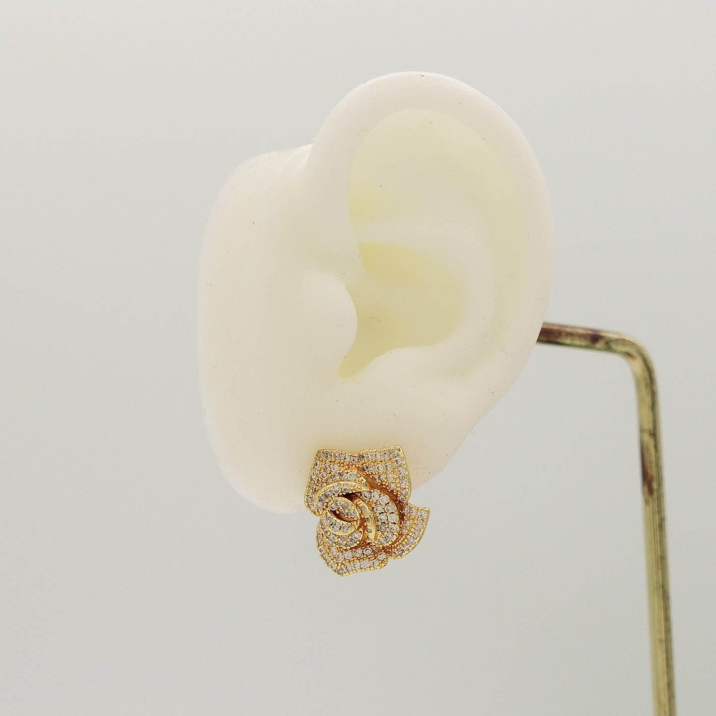 CAMELIA CRYSTAL ~ orecchini bottone con fiore zirconato in cubic zirconia