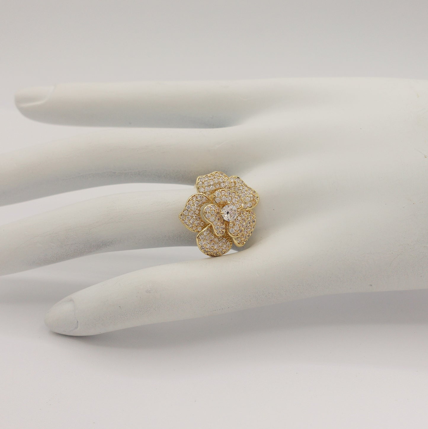 CAMELIA CRYSTAL RING - Anello regolabile con fiore zirconato in Cubic Zirconia