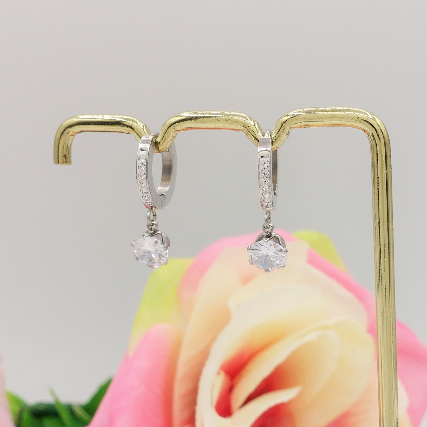 CRYSTAL - ACCIAIO INOSSIDABILE ~ Paio Orecchini mini cerchi con solitario cubic zirconia