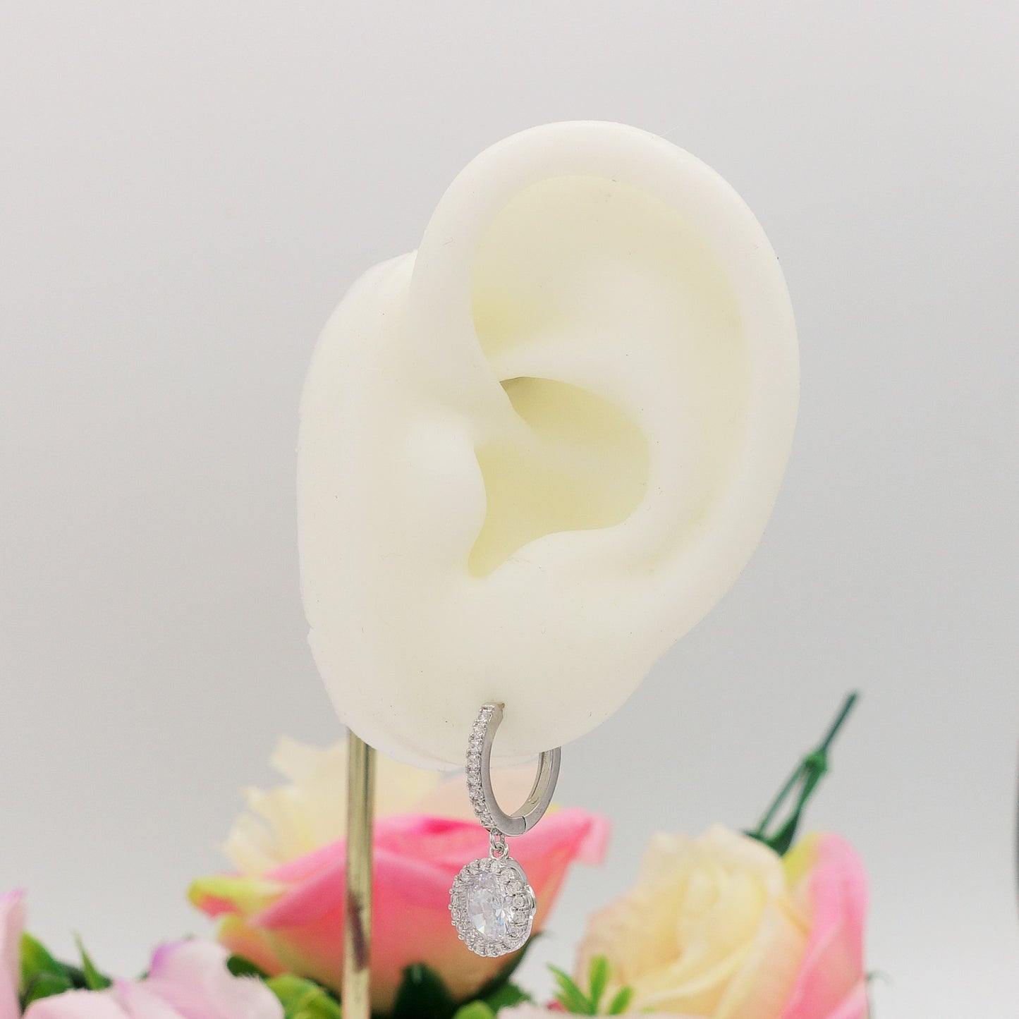 DELILAH ~ Orecchini mini cerchio con pendente in Cubic Zirconia rotondo