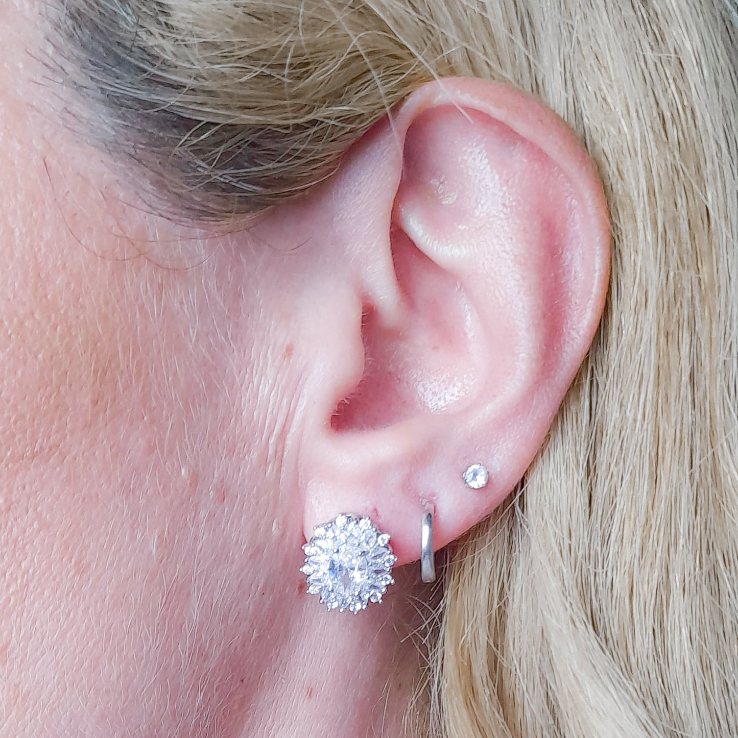 KATE BOTTONE A CLIP - Orecchini bottone con cubic zirconia ovale AAA+ - SENZA BUCO