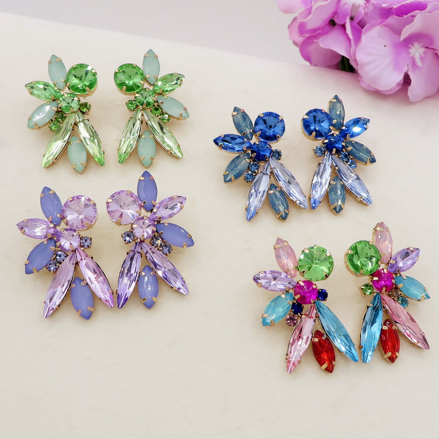 SCARLETT - Orecchini a bottone con pietre sfaccettate e Cubic Zirconia