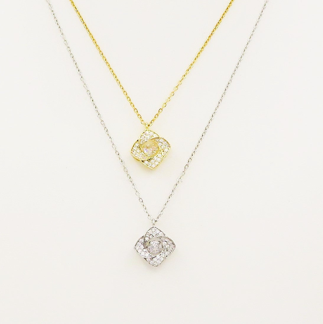 FLEUR - ACCIAIO INOSSIDABILE- Collana con pendente fiore in cubic zirconia