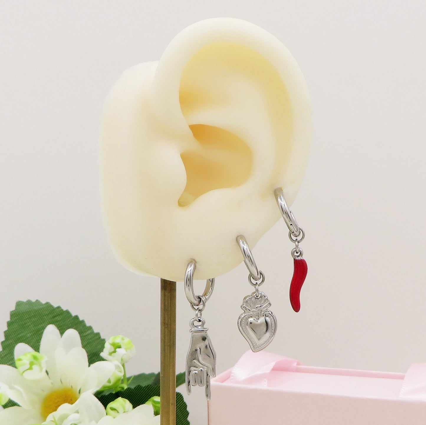 MEGA LUCKY Set 3 paia 6 orecchini - ACCIAIO INOSSIDABILE - 3 paia Orecchini pendenti con cornetto, cuore sacro e pendenti scaramentici