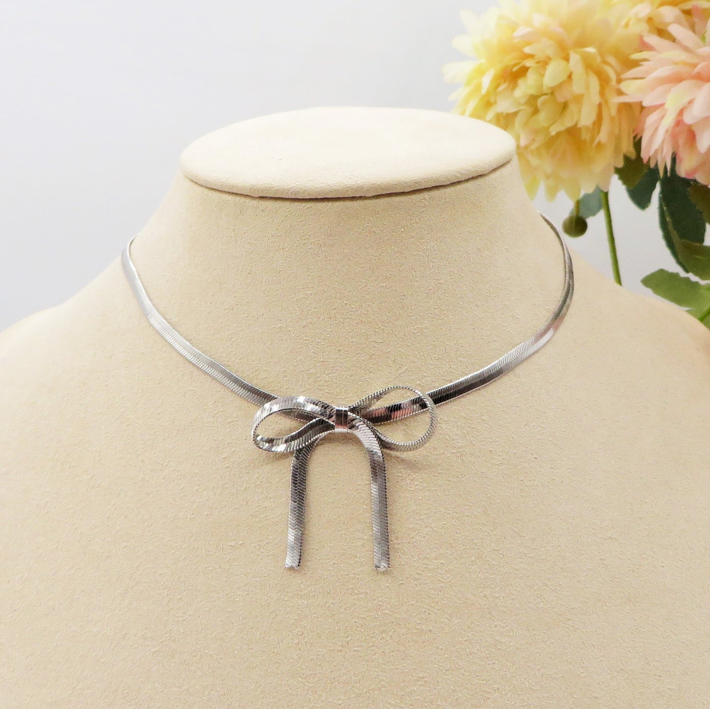 ELEONOR BOW ~ Collana choker Snake con fiocco in ACCIAIO INOSSIDABILE