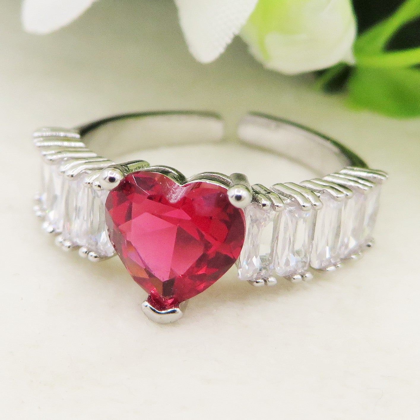 JULIANNE BIG HEART ~ Anello in cubic zirconia taglio baguette e cuore