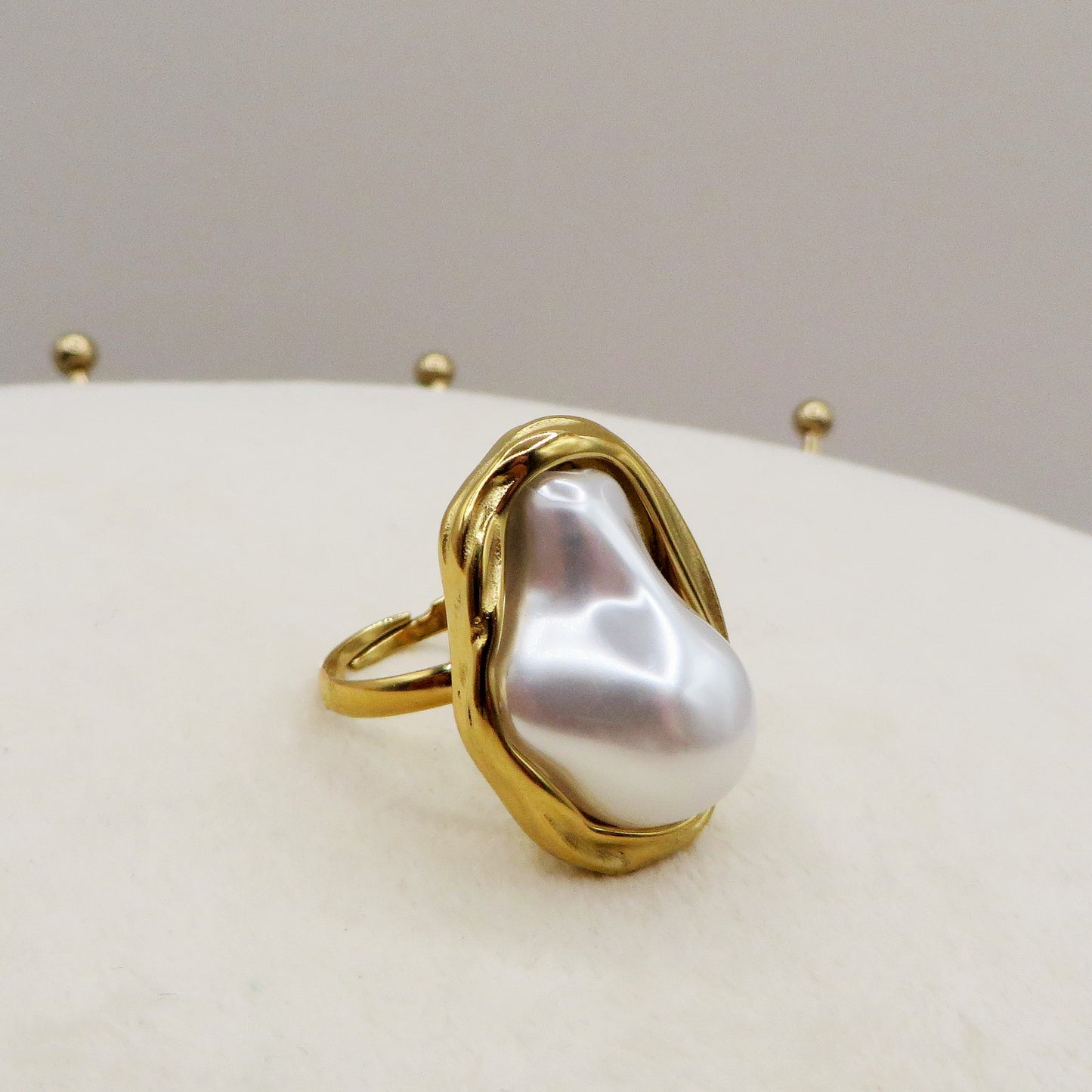 IRIS BAROQUE PEARL - Anello regolabile in ACCIAIO inossidabile con perla maxi barocca