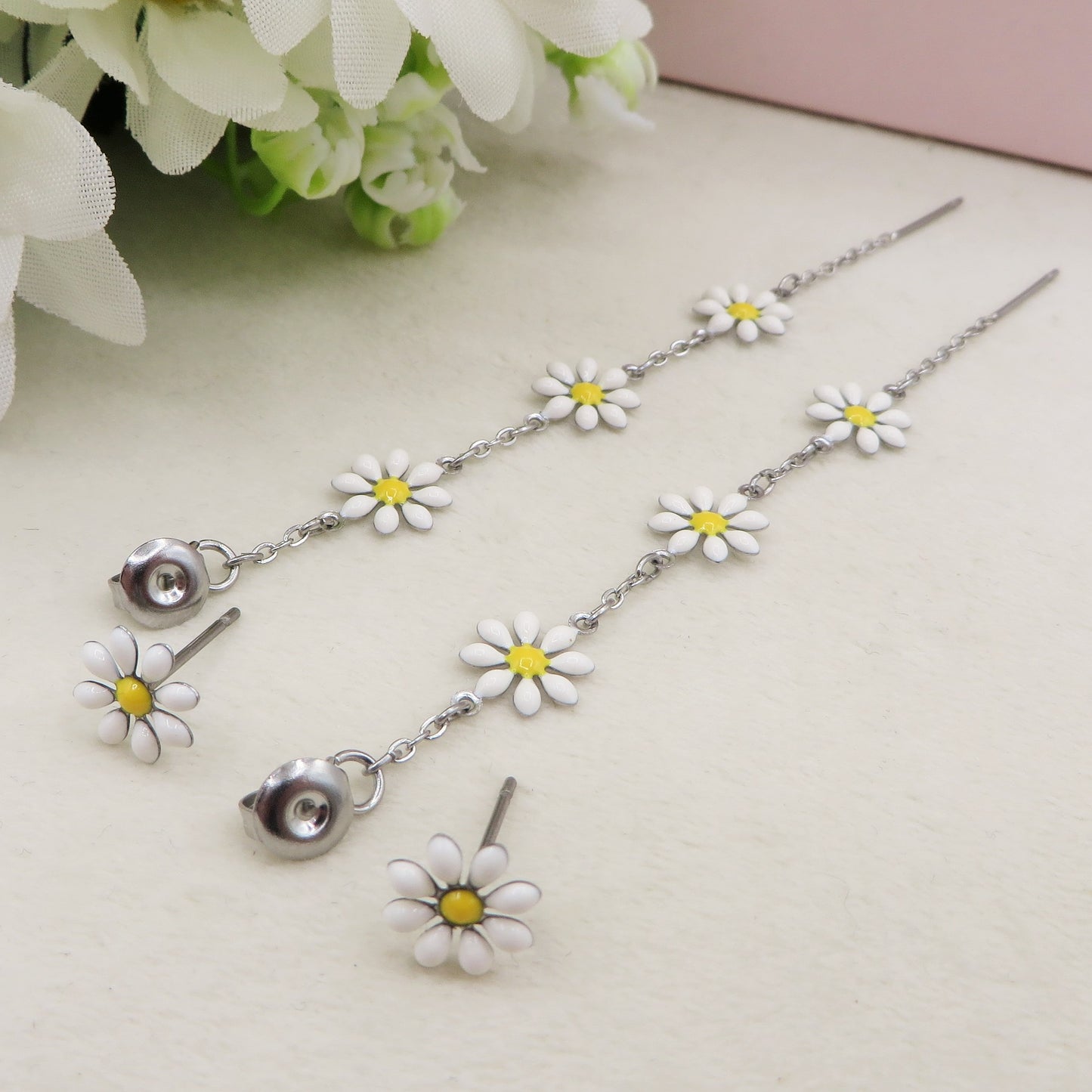 DAISY FAIRY ~ paio Orecchini ACCIAIO INOSSIDABILE pendenti con margherite stile saliscendi