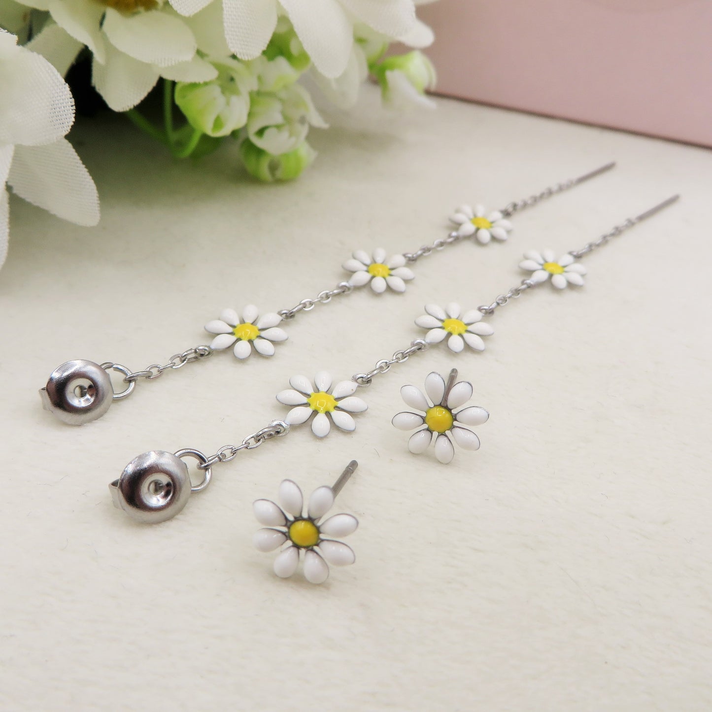 DAISY FAIRY ~ paio Orecchini ACCIAIO INOSSIDABILE pendenti con margherite stile saliscendi