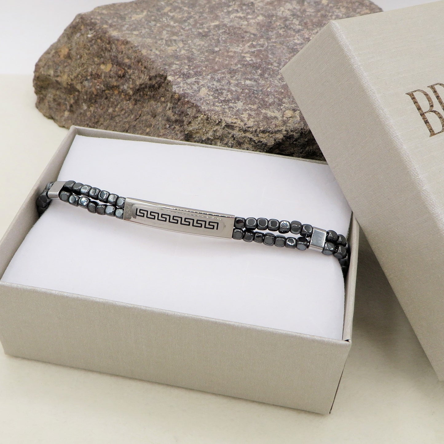 ARES Bracciale uomo Targhetta con greche e cubetti in ematite - ACCIAIO INOSSIDABILE