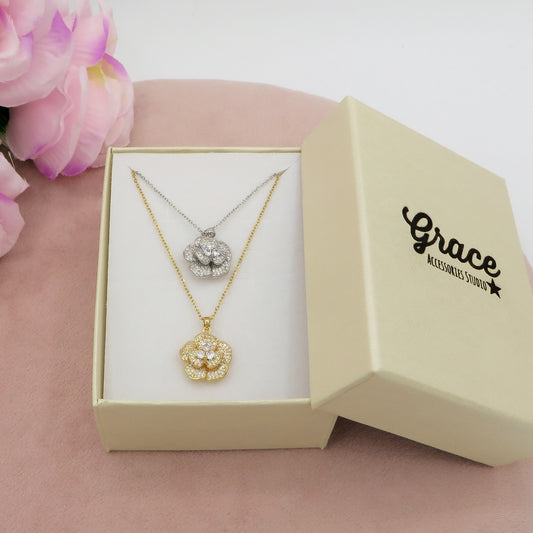 CAMELIA CRYSTAL - Collana con pendente camelia in cubic zirconia