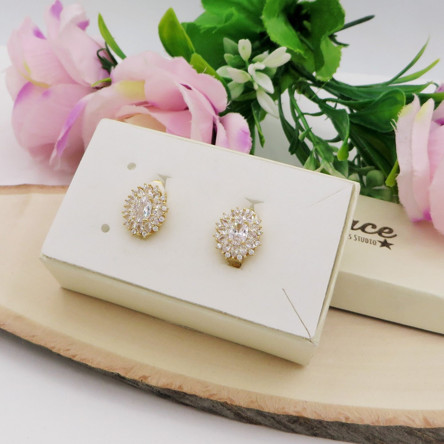 KATE BOTTONE A CLIP - Orecchini bottone con cubic zirconia ovale AAA+ - SENZA BUCO