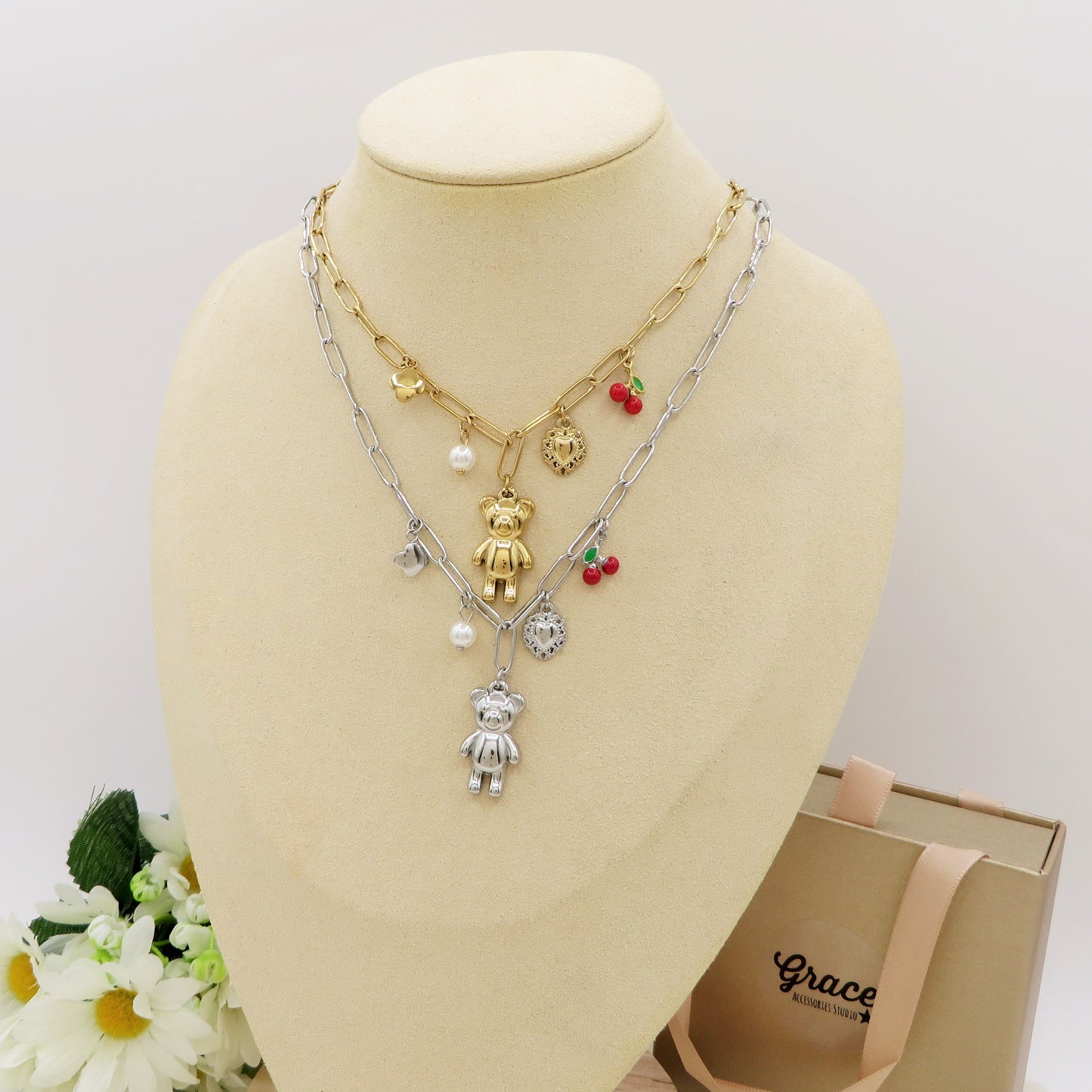 CHERRY TEDDY Collana - ACCIAIO inossidabile - Collana catena charms orsetto, ciligie, cuore sacro
