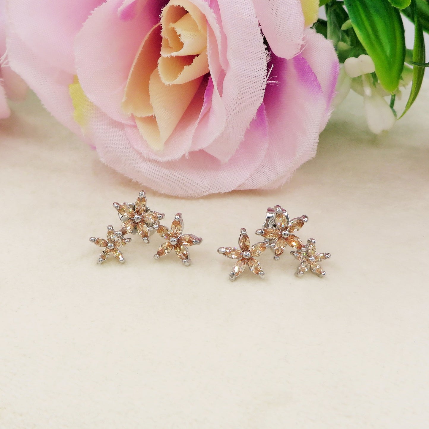 MILLIE ~ Orecchini flowers con cubic zirconia