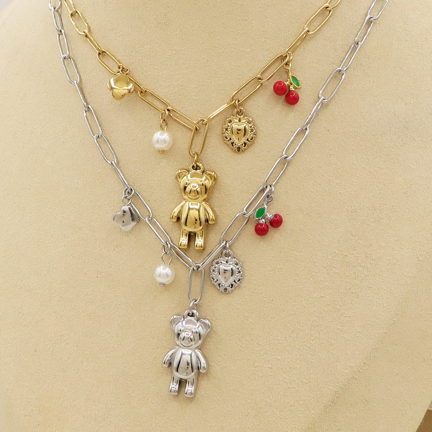 CHERRY TEDDY Collana - ACCIAIO inossidabile - Collana catena charms orsetto, ciligie, cuore sacro