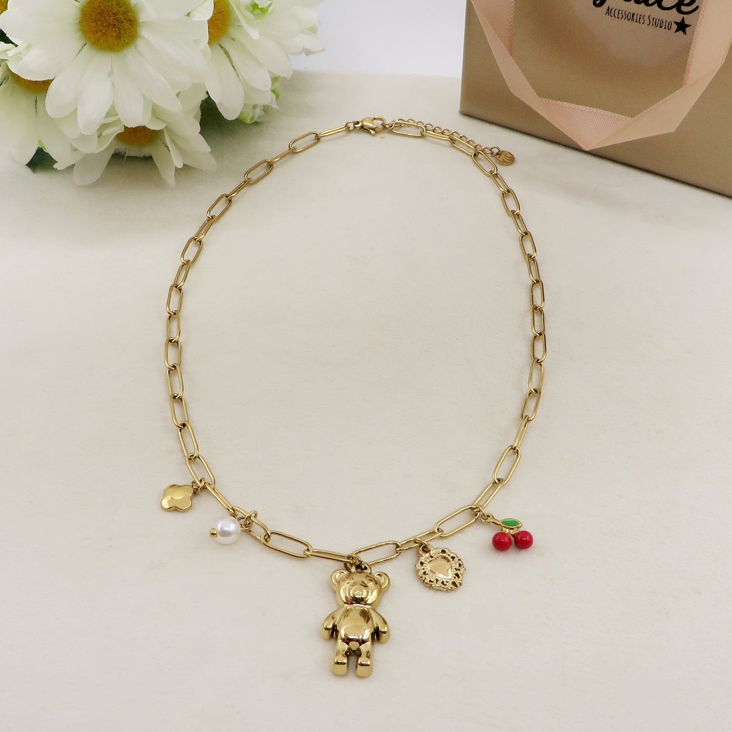 CHERRY TEDDY Collana - ACCIAIO inossidabile - Collana catena charms orsetto, ciligie, cuore sacro
