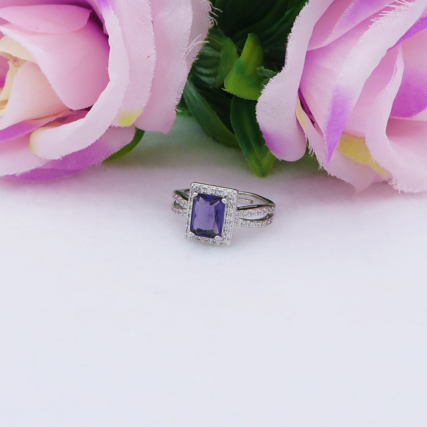 ARIANA ~ Anello regolabile con cubic zirconia squadrato