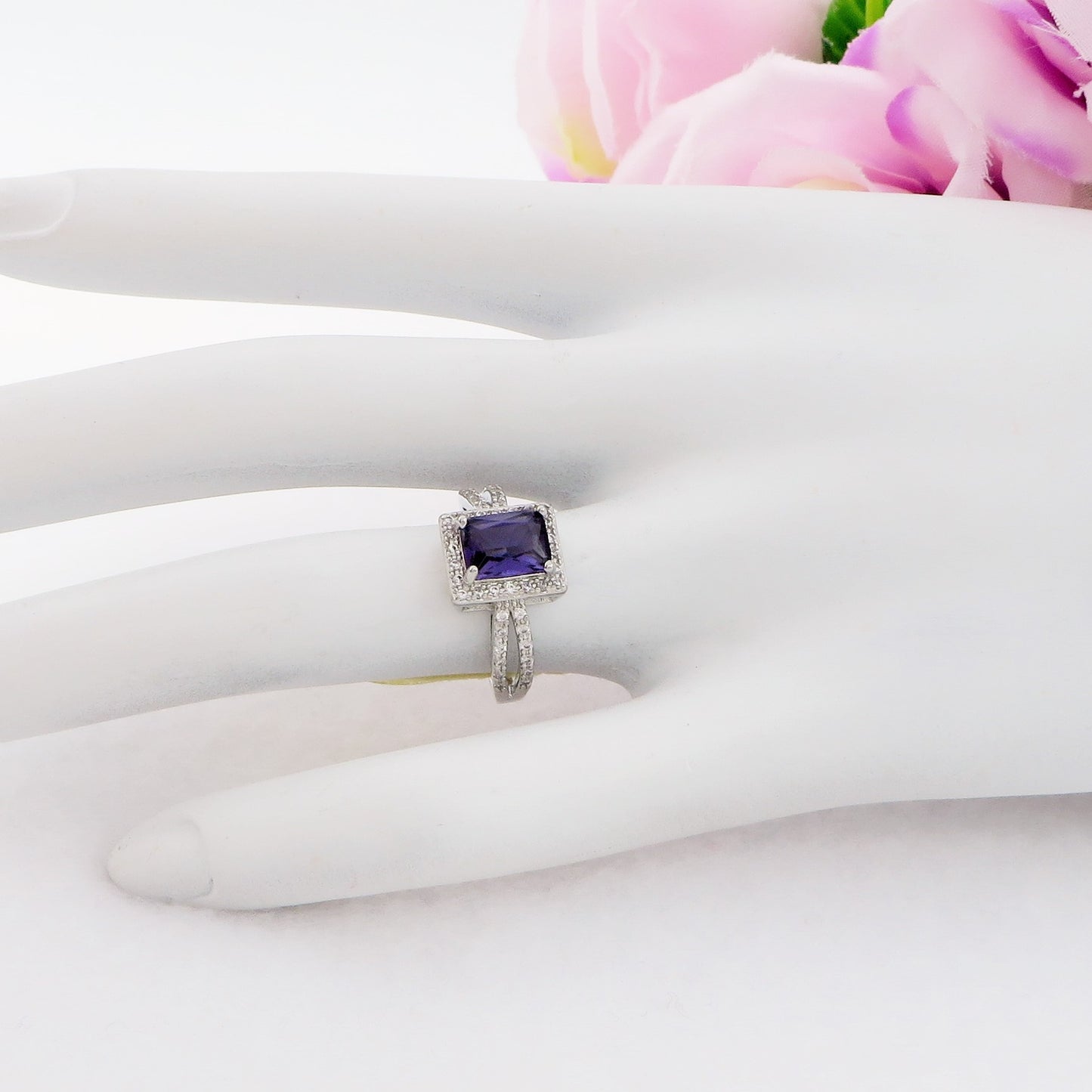 ARIANA ~ Anello regolabile con cubic zirconia squadrato