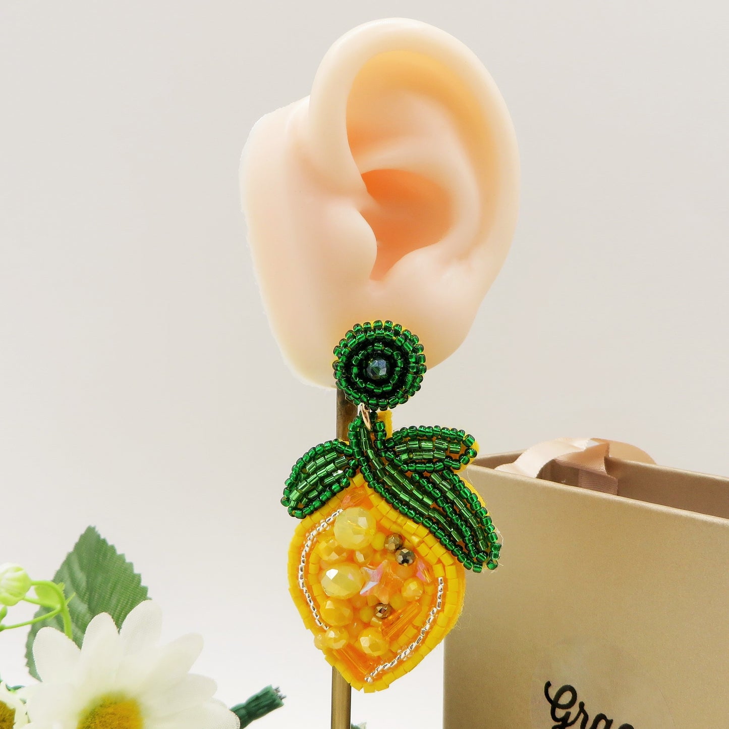 LEMONS - Orecchini pendenti limoni XL ricamati con perline cristallo