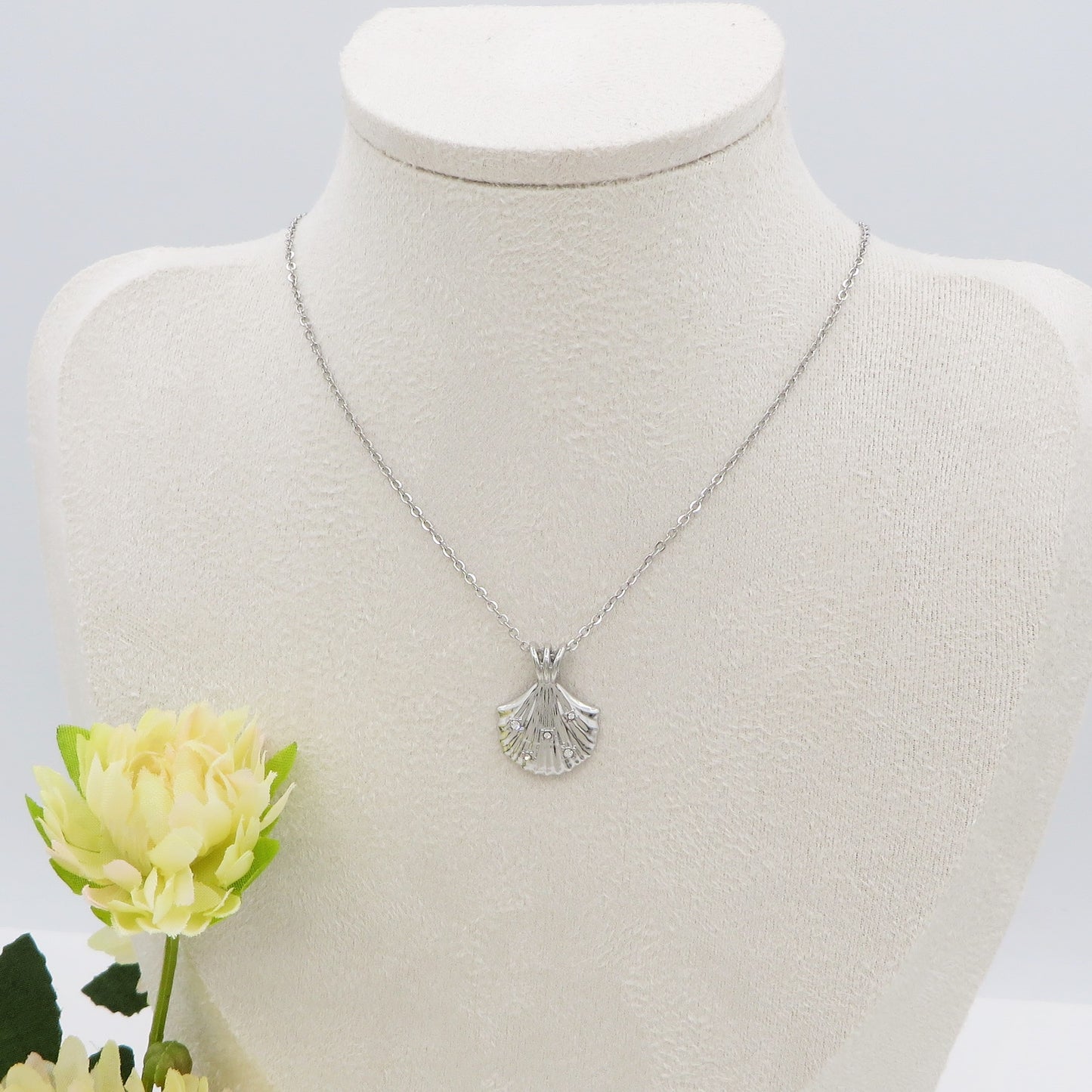 CALYPSO - Collana pendente conchiglia in Acciaio inossidabile e cubic zirconia