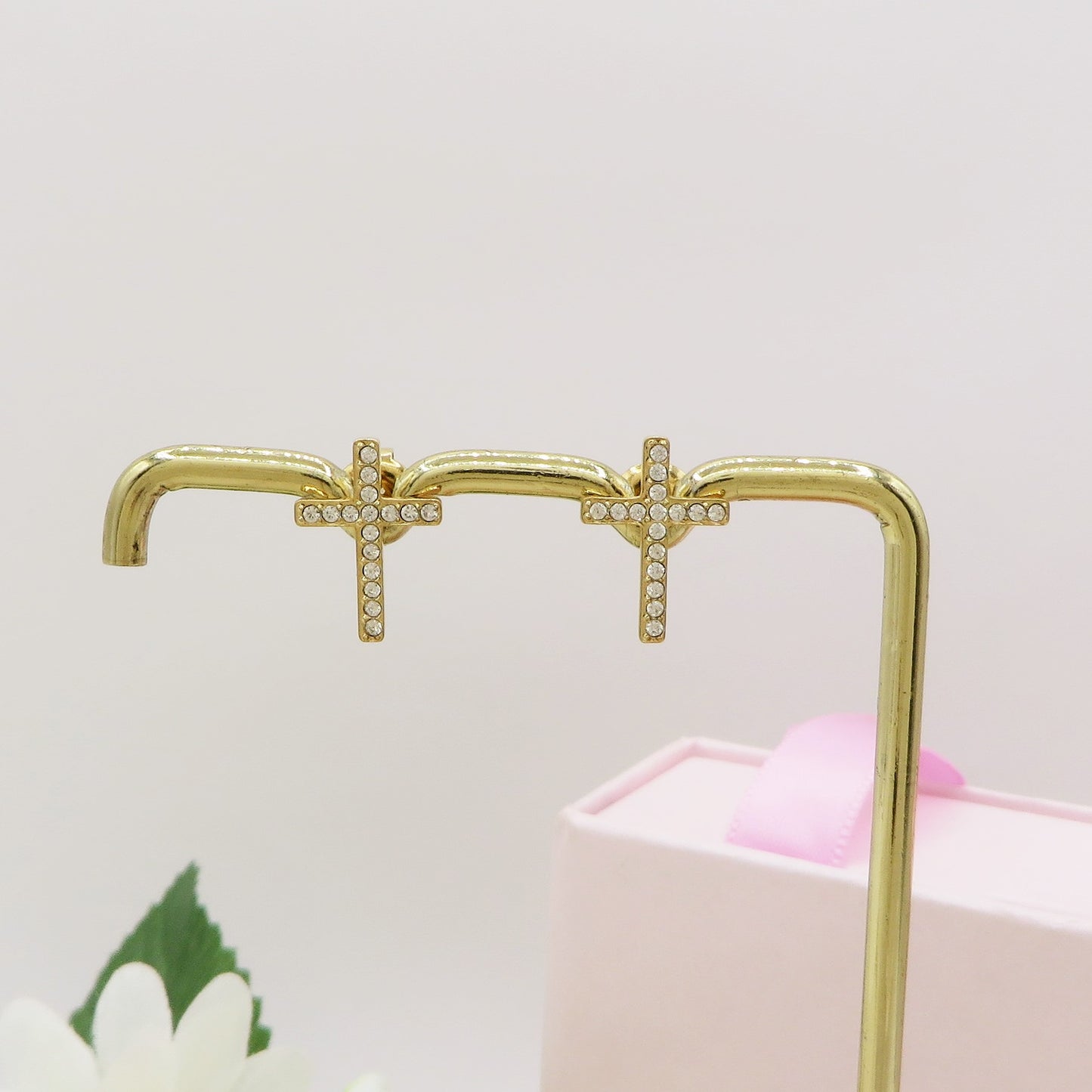 SYLVIE CROSS STUDS ~ ACCIAIO INOSSIDABILE Orecchini a lobo con croce in cubic zirconia